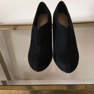 Black Suede Pumps Front Slit